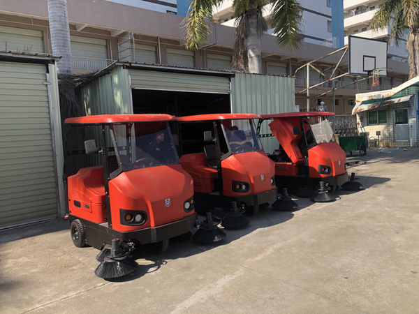 工廠電動掃地車怎樣選擇？價格是多少