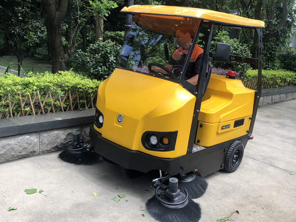 電動(dòng)掃地車(chē)